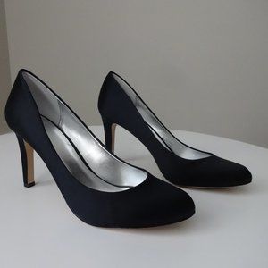 NIB Ann Taylor Satin Perfect Pumps